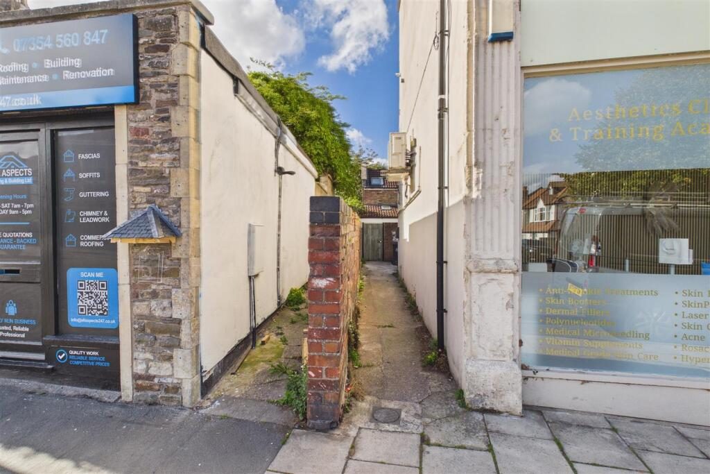 Property on Henleaze Road, BS9 4JU
