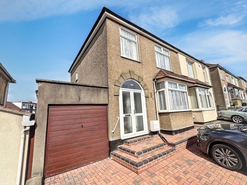 Property on Muller Road, BS7 9RE