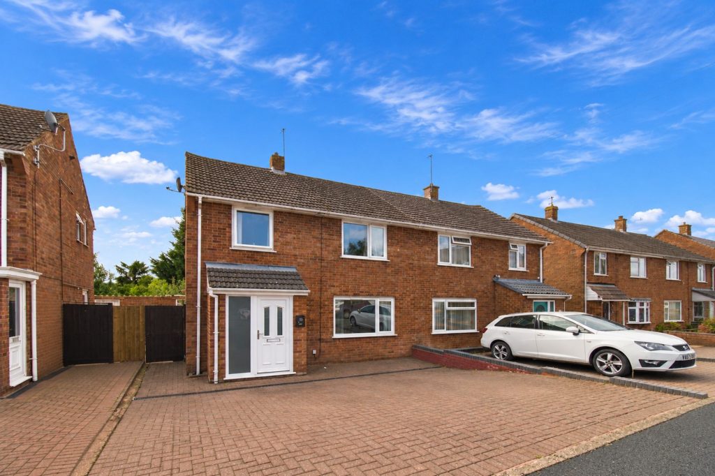 Property on Essex Close, WR2 5RW