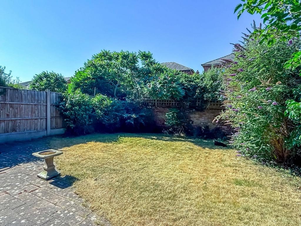 3 Bed House For Sale - PR8 6LS
