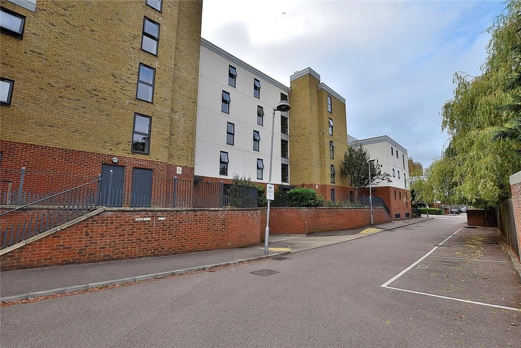 Property on London Road, LU6 3FH